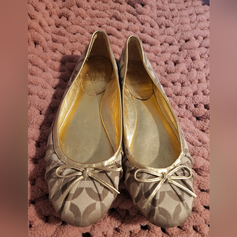 Coach Vintagec Gold and Tan Patterned Flats with Bow
